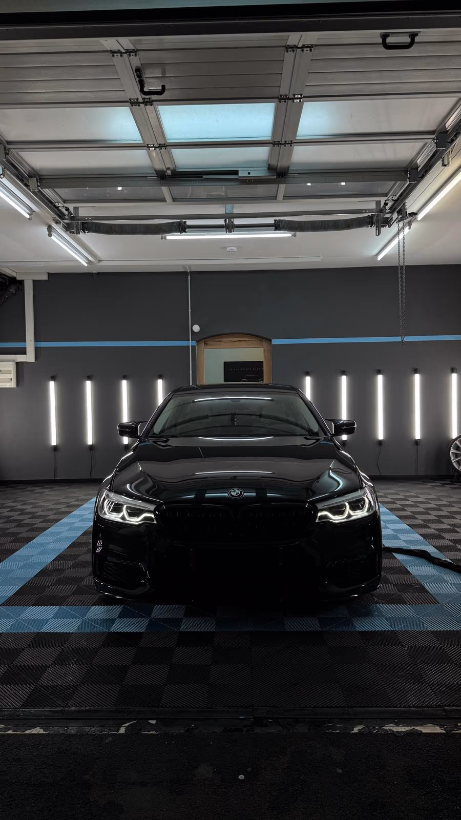 Kundenfahrzeug nach professioneller Aufbereitung – Exklusiv Detailing