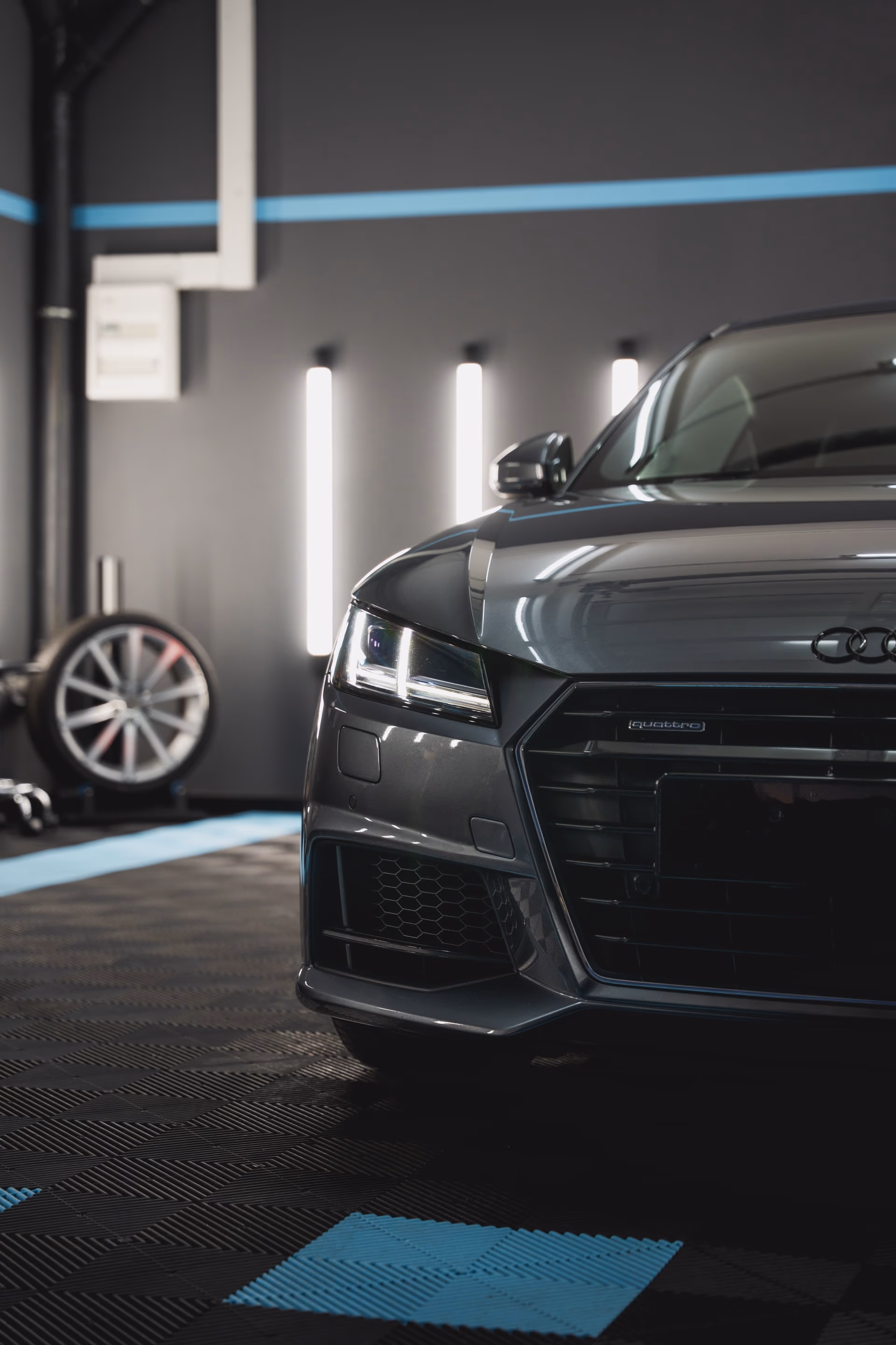 Audi TT Frontdetail mit Scheinwerfer und Kühlergrill nach Aufbereitung