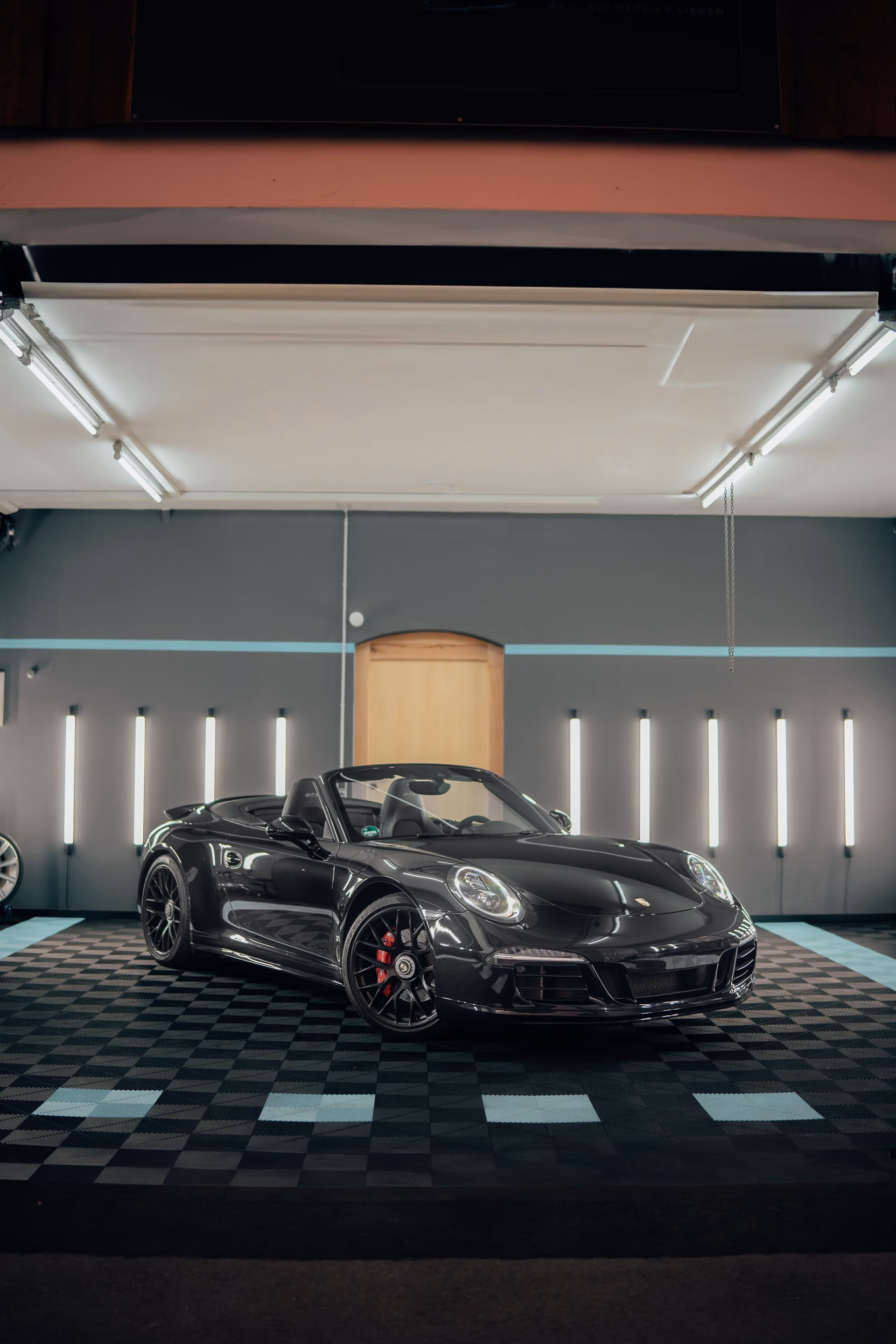 Porsche 911 Cabriolet im Exklusiv Detailing Studio nach Lackpflege