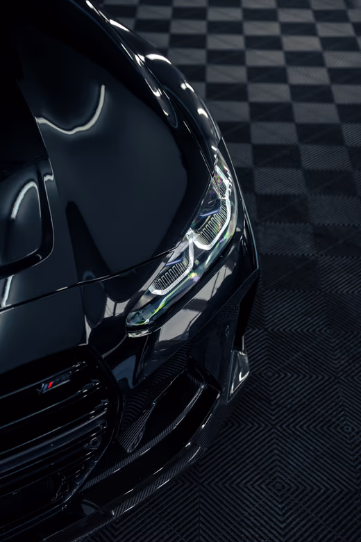 BMW M4 Scheinwerfer-Detail nach Lackpolitur – tiefer Glanz